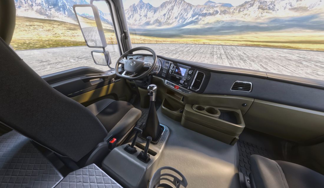 Driver station and instrument cluster