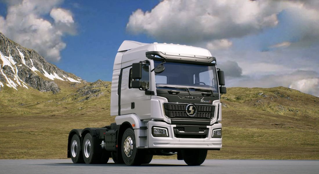 Three-quarter profile &mdash; 6&times;4 tractor